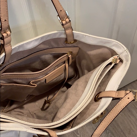 Michael Kors White Patent Bag - Picture 4 of 6